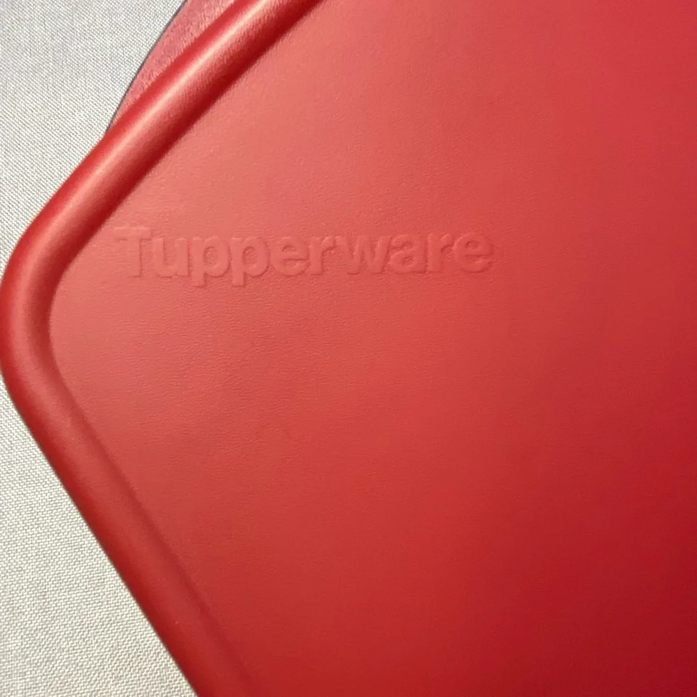 Tupperware Rock N Serve Rectangular Vented Microwave Reheatable 1.4L, 3381B-1.